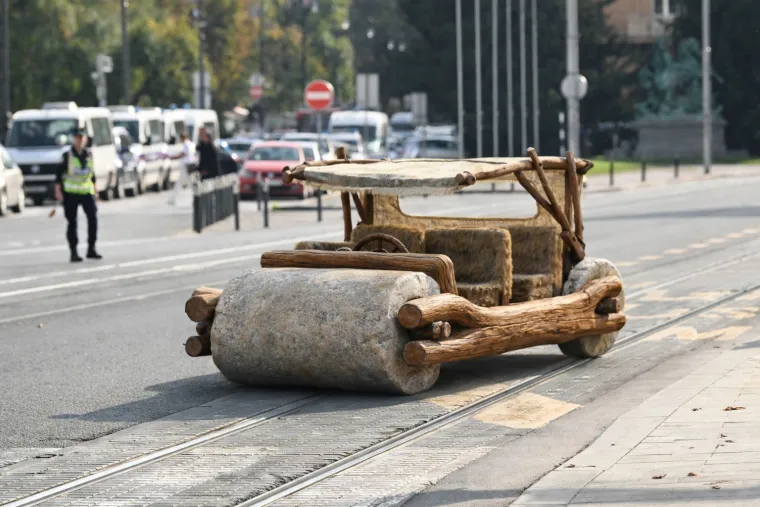 Tko bi rekao da ćemo se cijenama goriva moći i nasmijati: Pogledajte ove memove, urnebesni su
