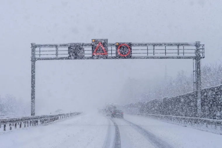 Upozorenja posvuda! Snijeg donio kaos na autoceste, oluja Deborah poharala Hrvatsku!