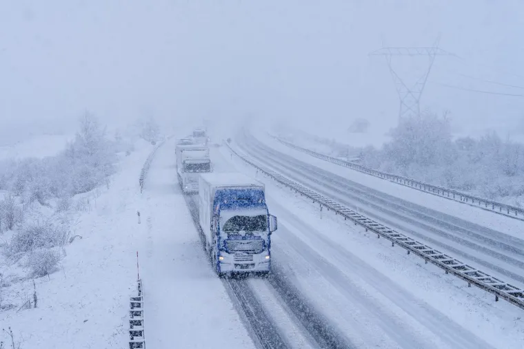 Upozorenja posvuda! Snijeg donio kaos na autoceste, oluja Deborah poharala Hrvatsku!