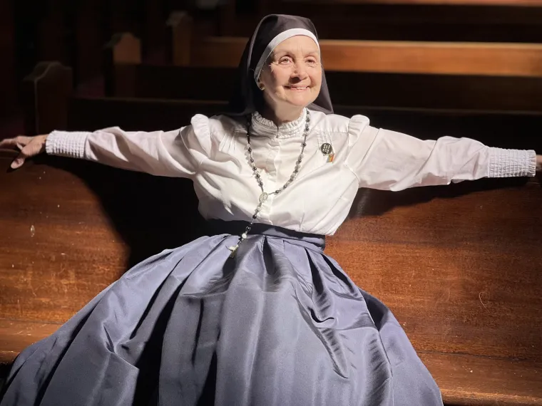 Časna sestra zaludila je internet: Za TikTok snima provokativne poze, korisnici imaju jednu želju