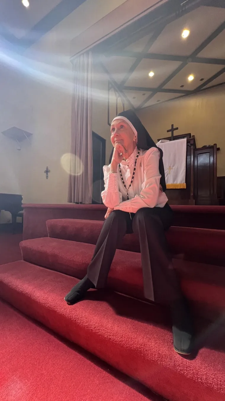 Časna sestra zaludila je internet: Za TikTok snima provokativne poze, korisnici imaju jednu želju