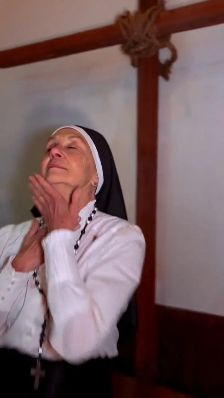 Časna sestra zaludila je internet: Za TikTok snima provokativne poze, korisnici imaju jednu želju