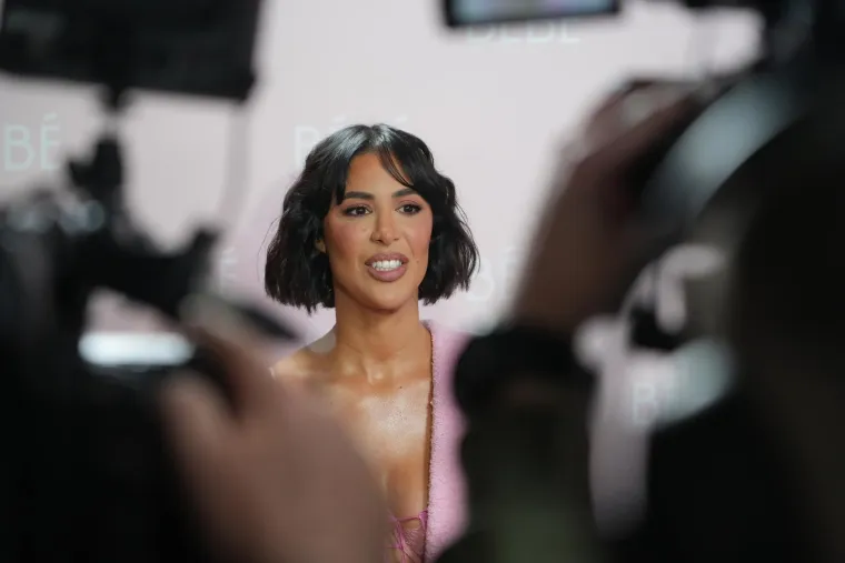 Ovako to rade susjedi: Pjevačice stigle bez grudnjaka, a influencerice u izazovnim haljinama