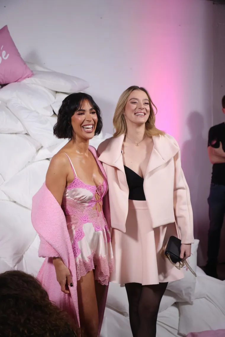 Ovako to rade susjedi: Pjevačice stigle bez grudnjaka, a influencerice u izazovnim haljinama