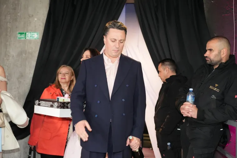 Ovako to rade susjedi: Pjevačice stigle bez grudnjaka, a influencerice u izazovnim haljinama