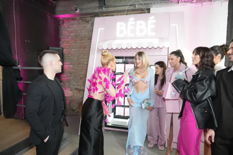 Ovako to rade susjedi: Pjevačice stigle bez grudnjaka, a influencerice u izazovnim haljinama