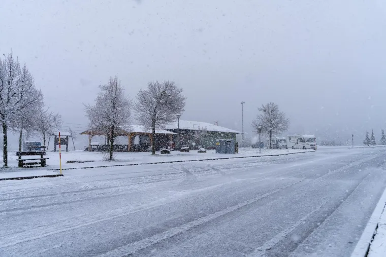 Snježni &scaron;ok u Hrvatskoj! Proljeće nestalo preko noći, ovi prizori su nestvarni...