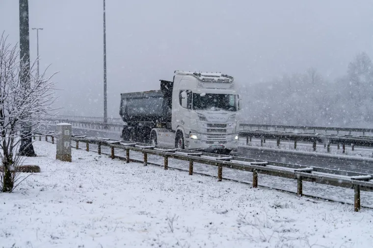 Snježni &scaron;ok u Hrvatskoj! Proljeće nestalo preko noći, ovi prizori su nestvarni...