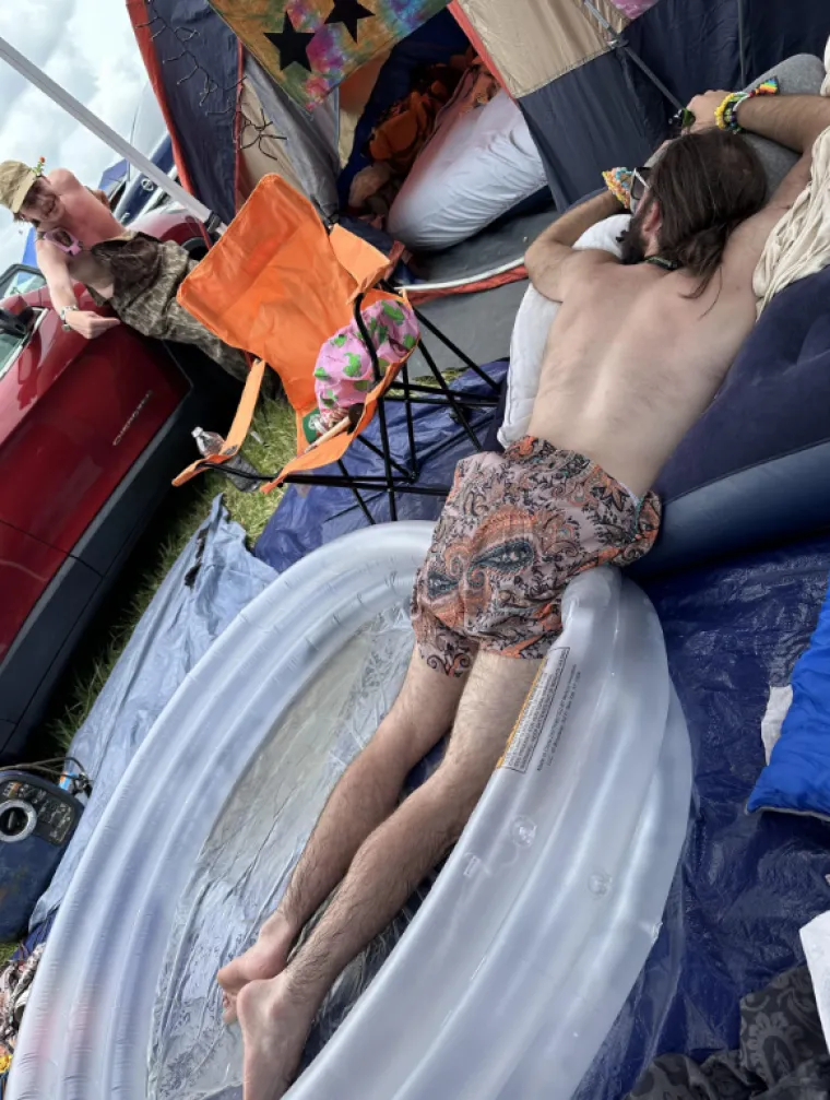 Spavanje s hranom ili nasred ulice? Ovi ljudi izgubili su bitku s umorom na najluđim mjestima