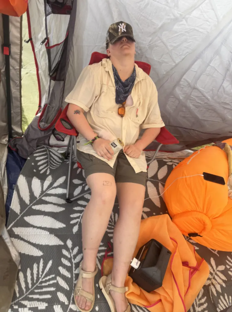 Spavanje s hranom ili nasred ulice? Ovi ljudi izgubili su bitku s umorom na najluđim mjestima