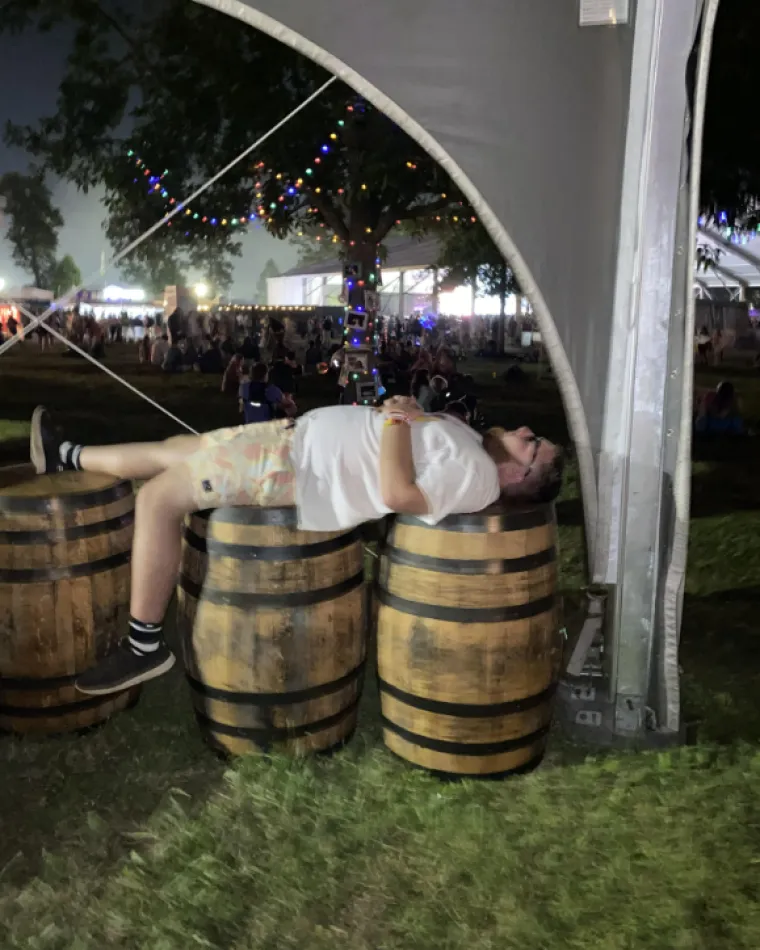 Spavanje s hranom ili nasred ulice? Ovi ljudi izgubili su bitku s umorom na najluđim mjestima