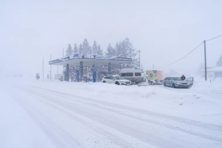 Kaos u Korenici, situacija se pogor&scaron;ava: Spa&scaron;ena obitelji s malom djecom
