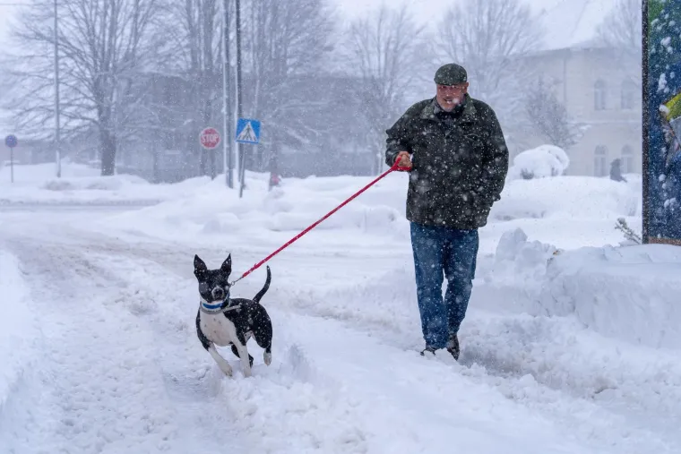 Kaos u Korenici, situacija se pogor&scaron;ava: Spa&scaron;ena obitelji s malom djecom