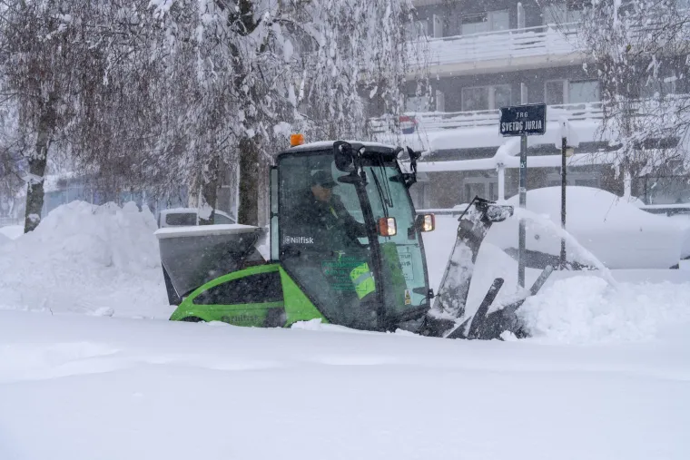 Kaos u Korenici, situacija se pogor&scaron;ava: Spa&scaron;ena obitelji s malom djecom