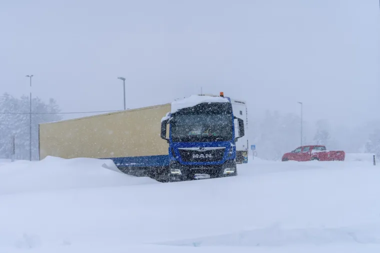Kaos u Korenici, situacija se pogor&scaron;ava: Spa&scaron;ena obitelji s malom djecom