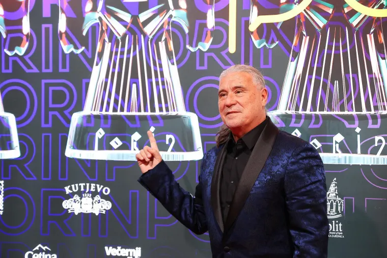 Giulliano, Goran Karan ili Mrle u gaćama: Ne zna se tko je &scaron;armantniji na dodjeli Porina