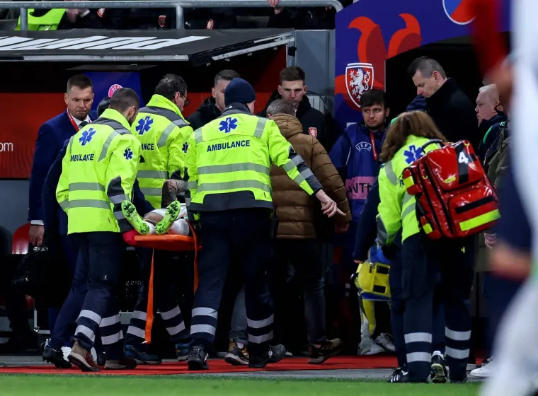 Nogometa&scaron; ostao nepomično ležati, stadion je utihnuo i uslijedila je drama