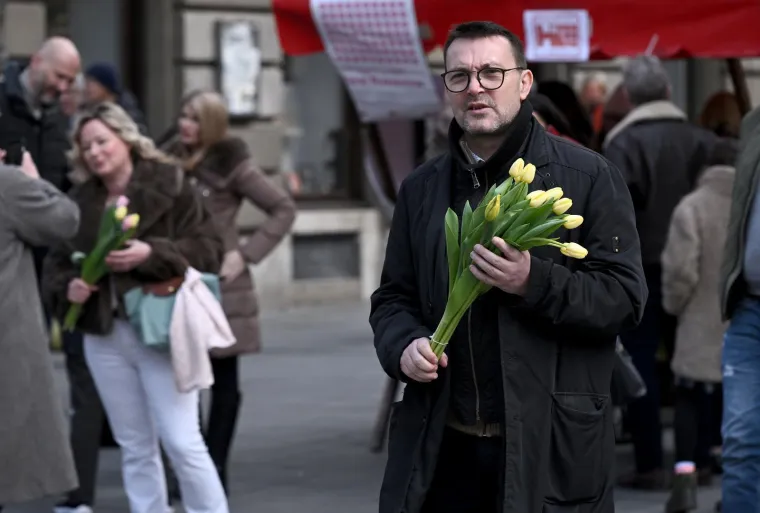 Svi su se okretali za dekolteom: Brojne ljepotice 'zapalile' zagrebačku &scaron;picu