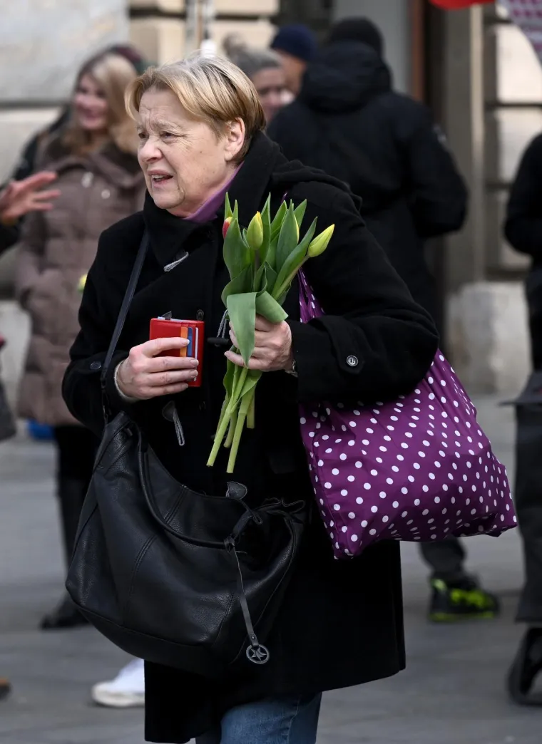 Svi su se okretali za dekolteom: Brojne ljepotice 'zapalile' zagrebačku &scaron;picu
