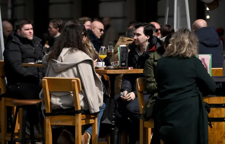 Svi su se okretali za dekolteom: Brojne ljepotice 'zapalile' zagrebačku &scaron;picu