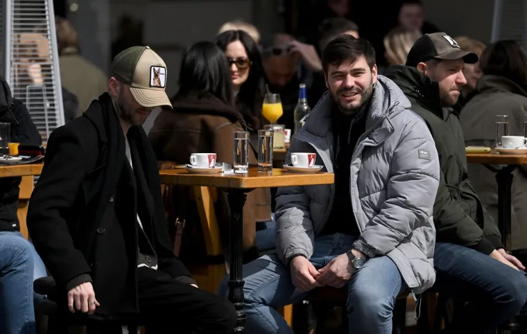 Svi su se okretali za dekolteom: Brojne ljepotice 'zapalile' zagrebačku &scaron;picu