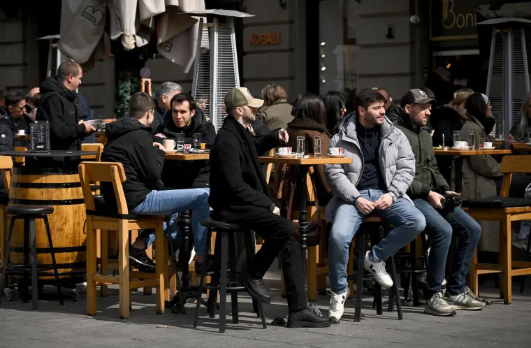 Svi su se okretali za dekolteom: Brojne ljepotice 'zapalile' zagrebačku &scaron;picu