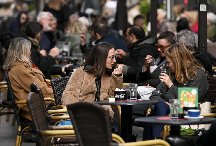 Svi su se okretali za dekolteom: Brojne ljepotice 'zapalile' zagrebačku &scaron;picu