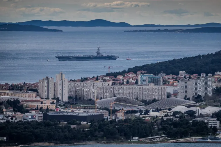 Fascinantni novi prizori američke grdosije u Splitu: Pogledajte tu veličinu u odnosu na grad