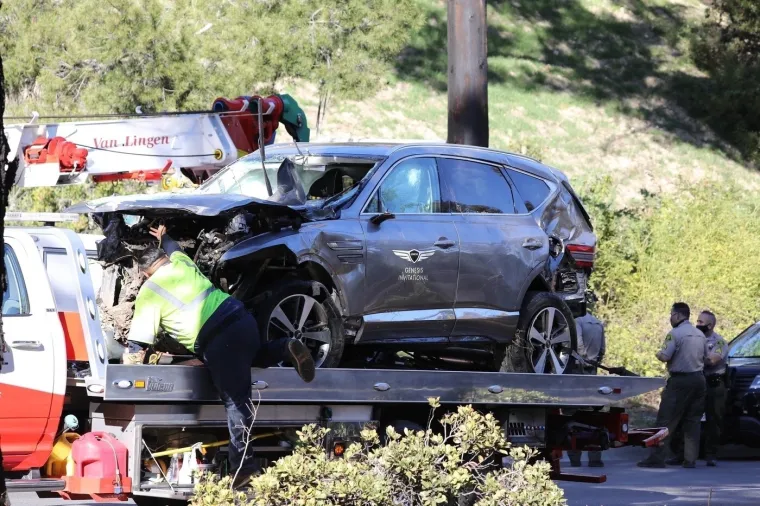 Kontroverzna zvijezda napustila zatvor otečena lica, a automobil je u jo&scaron; gorem stanju