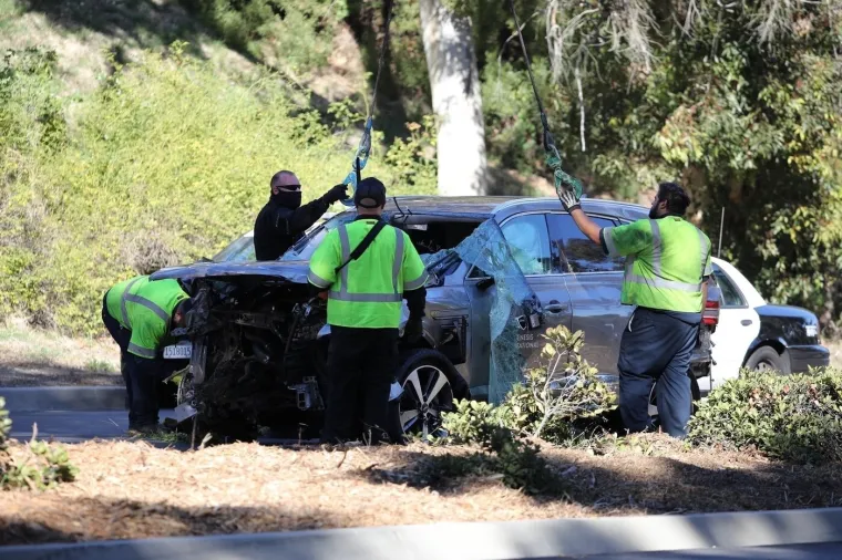 Kontroverzna zvijezda napustila zatvor otečena lica, a automobil je u jo&scaron; gorem stanju