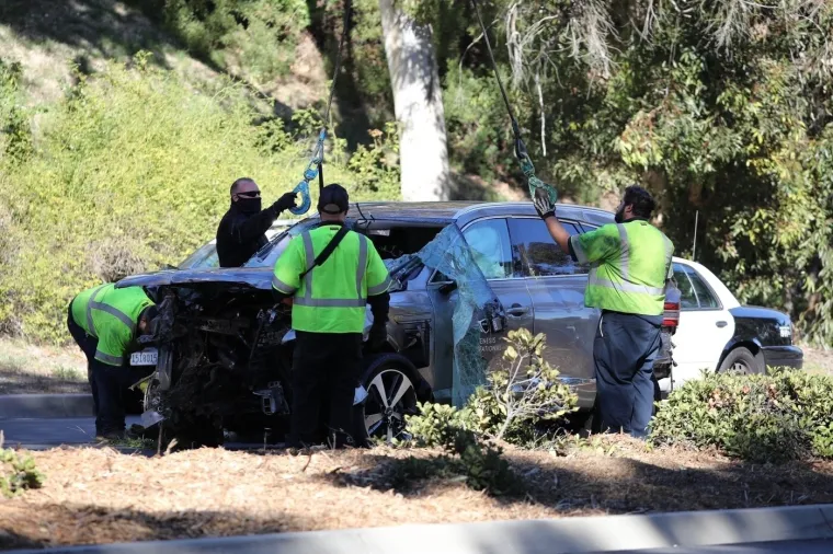Kontroverzna zvijezda napustila zatvor otečena lica, a automobil je u jo&scaron; gorem stanju