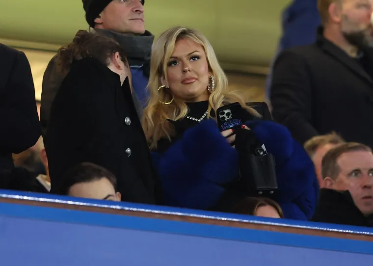 Zovu je najzgodnijom &scaron;kotskom pjevačicom: Kada vidite fotografije bit će vam jasno i za&scaron;to