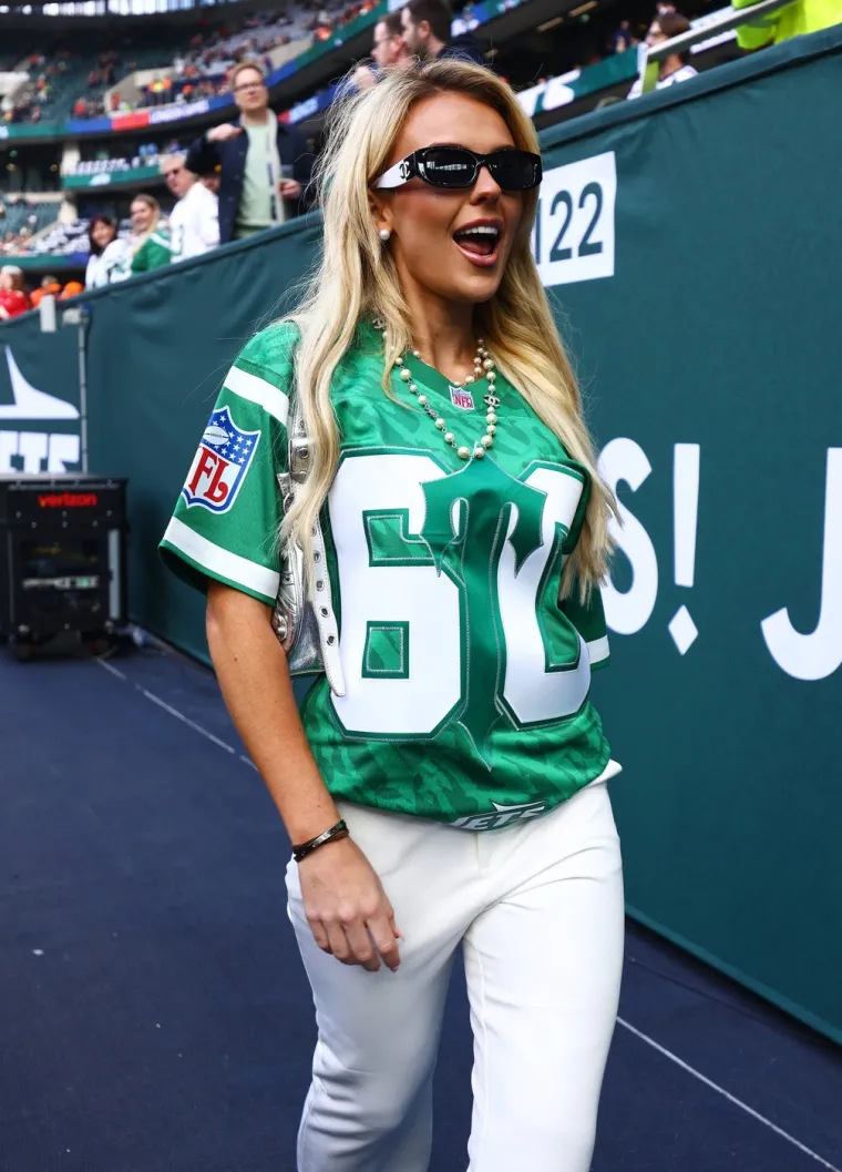 Zovu je najzgodnijom &scaron;kotskom pjevačicom: Kada vidite fotografije bit će vam jasno i za&scaron;to