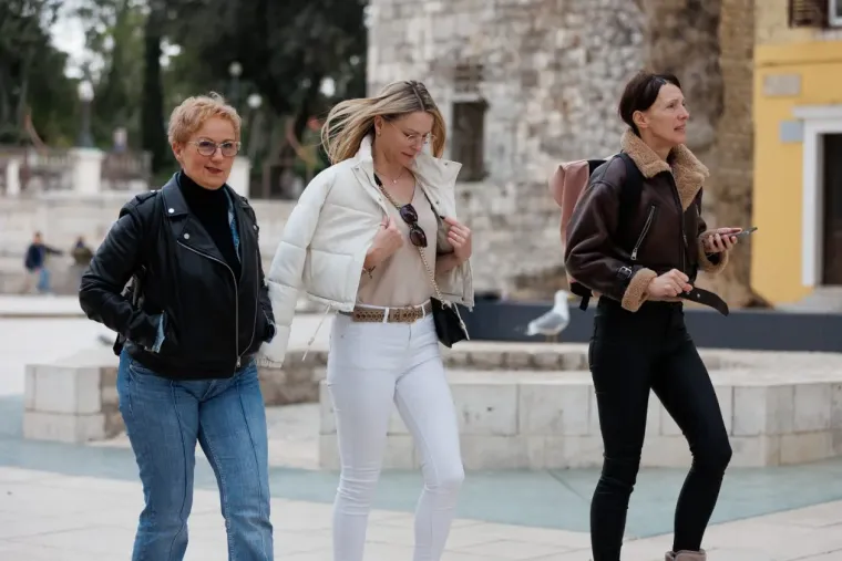 Ma tako to radi kraljica zadarske &scaron;pice: Atraktivna Marija ponovno 'oduzimala dah' prolaznicima