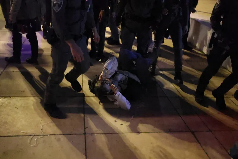 Pogledajte &scaron;to su Iranci poslali na Izrael: U Tel Avivu razbijen antiratni prosvjed