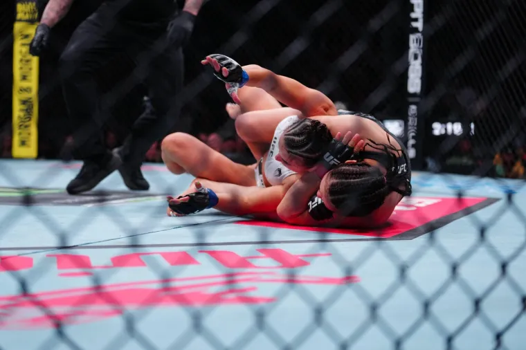 Meksikanka izgleda nježno, ali udara brutalno: Ovako nokautira djevojka od 60 kila!