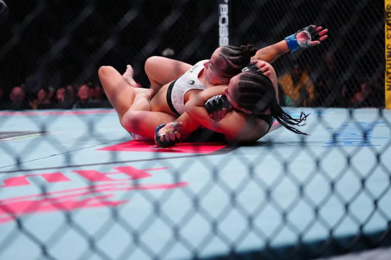 Meksikanka izgleda nježno, ali udara brutalno: Ovako nokautira djevojka od 60 kila!