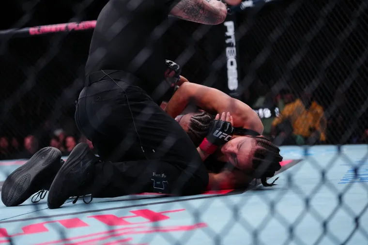 Meksikanka izgleda nježno, ali udara brutalno: Ovako nokautira djevojka od 60 kila!