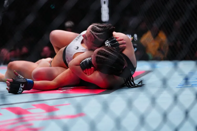 Meksikanka izgleda nježno, ali udara brutalno: Ovako nokautira djevojka od 60 kila!