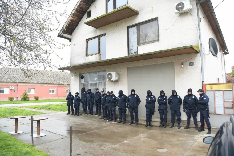 Sijevale &scaron;ake, obračuni i deseci ozlijeđenih u Srbiji: Pogledajte ove prizore