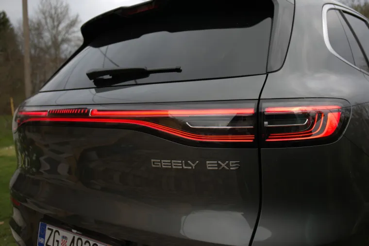 SUV koji ru&scaron;i predrasude: Izgleda skromno, ali iznutra skriva pravu tehnolo&scaron;ku zvijer