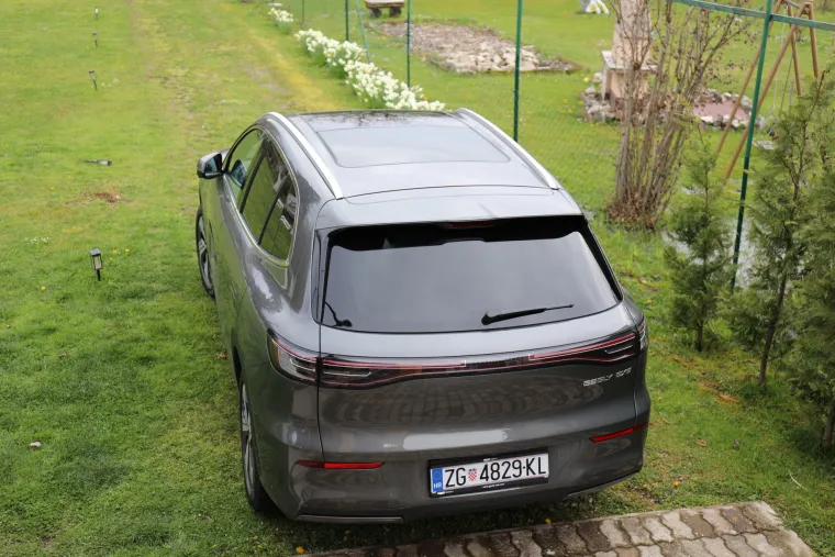 SUV koji ru&scaron;i predrasude: Izgleda skromno, ali iznutra skriva pravu tehnolo&scaron;ku zvijer