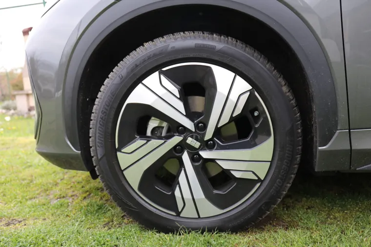 SUV koji ru&scaron;i predrasude: Izgleda skromno, ali iznutra skriva pravu tehnolo&scaron;ku zvijer