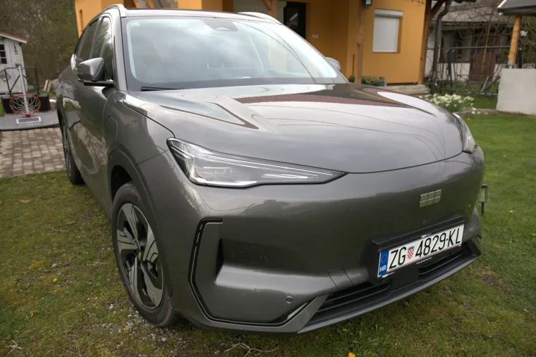 SUV koji ru&scaron;i predrasude: Izgleda skromno, ali iznutra skriva pravu tehnolo&scaron;ku zvijer