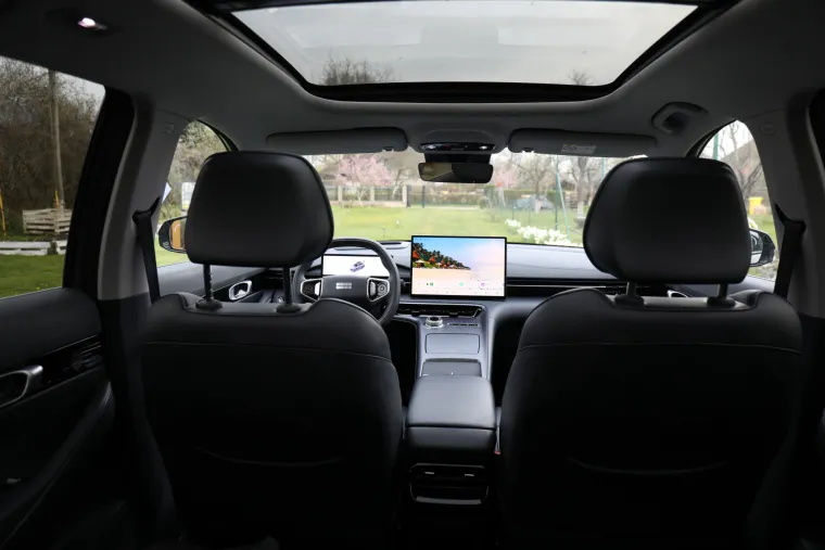 SUV koji ru&scaron;i predrasude: Izgleda skromno, ali iznutra skriva pravu tehnolo&scaron;ku zvijer