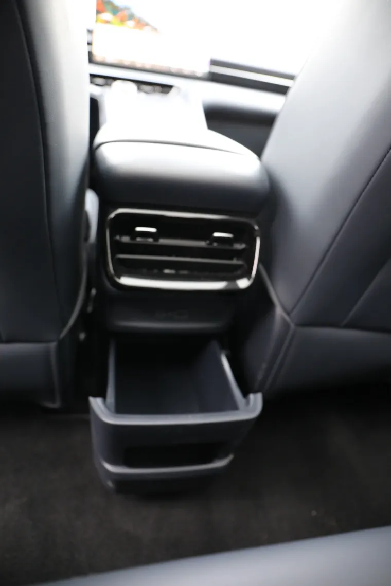 SUV koji ru&scaron;i predrasude: Izgleda skromno, ali iznutra skriva pravu tehnolo&scaron;ku zvijer