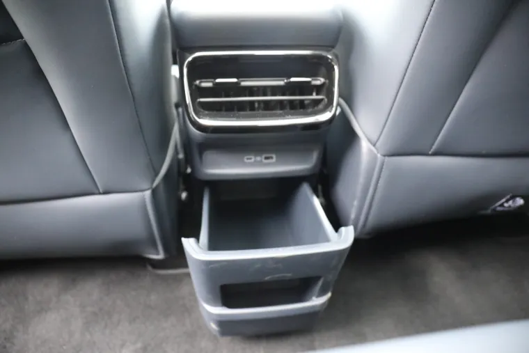 SUV koji ru&scaron;i predrasude: Izgleda skromno, ali iznutra skriva pravu tehnolo&scaron;ku zvijer