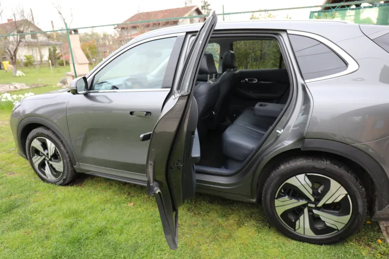 SUV koji ru&scaron;i predrasude: Izgleda skromno, ali iznutra skriva pravu tehnolo&scaron;ku zvijer