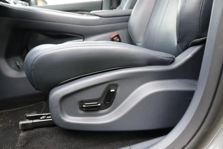 SUV koji ru&scaron;i predrasude: Izgleda skromno, ali iznutra skriva pravu tehnolo&scaron;ku zvijer