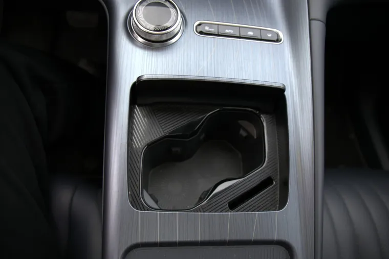 SUV koji ru&scaron;i predrasude: Izgleda skromno, ali iznutra skriva pravu tehnolo&scaron;ku zvijer